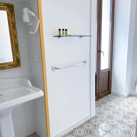 Faraglione Bed & Breakfast 4*