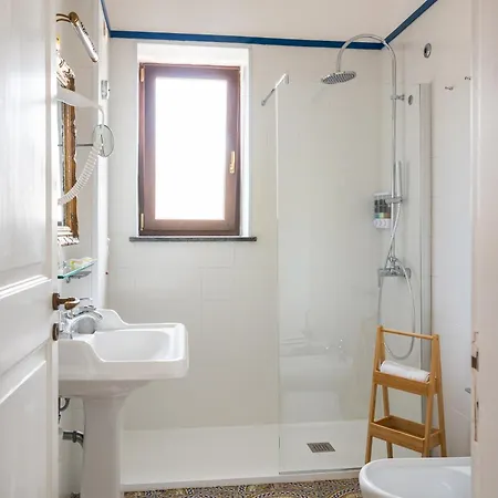Faraglione Bed & Breakfast 4*